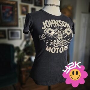 Vintage Y2K Johnson Motors Pasadena Calif Thrashed Skull Pistons T Shirt Womens